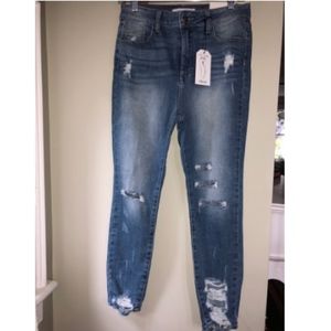 light-wash distressed denim cropped skinny jeans